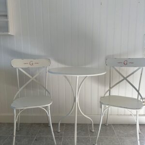 GreenGate cafémöbel – bord och två stolar